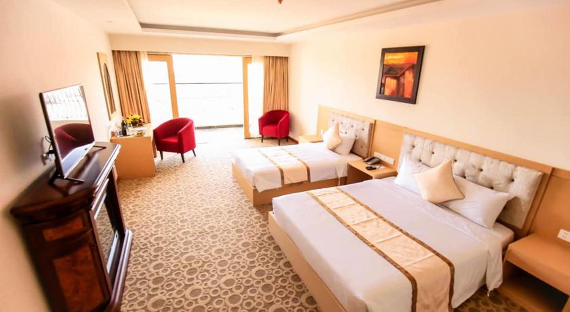 Bavico Plaza Hotel دالات المظهر الخارجي الصورة
